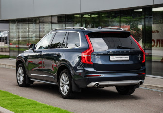 Подержанный автомобиль Volvo XC90 2019 года (8 фото)