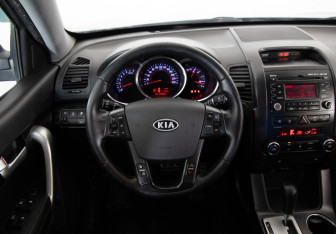 Подержанный автомобиль Kia Sorento 2011 года (10 фото)