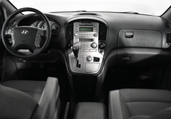 Подержанный автомобиль Hyundai Grand Starex 2014 года (11 фото)