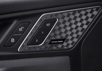 Подержанный автомобиль BMW X1 2024 года (28 фото)