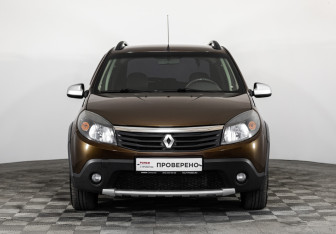 Подержанный автомобиль Renault Sandero 2014 года (2 фото)