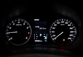 Подержанный автомобиль Mitsubishi Outlander 2017 года (20 фото)