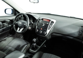 Подержанный автомобиль Kia Ceed Wagon 2010 года (9 фото)