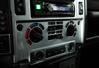 Подержанный автомобиль Land Rover Defender Suv 2014 года (15 фото)