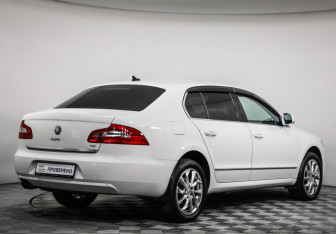 Подержанный автомобиль Skoda Superb Liftback 2012 года (5 фото)