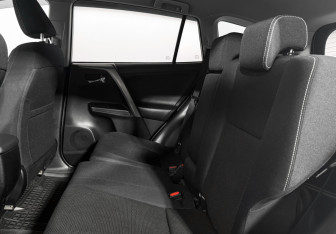 Подержанный автомобиль Toyota RAV4 2016 года (12 фото)