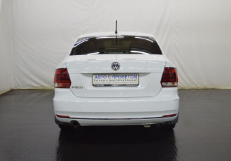 Подержанный автомобиль Volkswagen Polo Sedan 2016 года (6 фото)