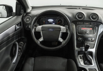 Подержанный автомобиль Ford Mondeo Sedan 2012 года (11 фото)