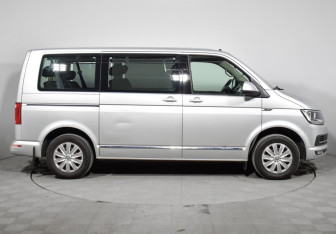 Подержанный автомобиль Volkswagen Caravelle 2018 года (4 фото)