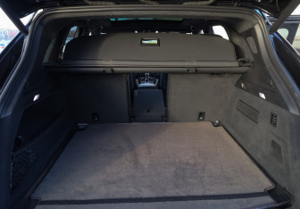 Подержанный автомобиль Porsche Cayenne 2021 года (35 фото)