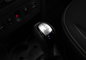 Подержанный автомобиль Renault Logan Sedan 2016 года (14 фото)