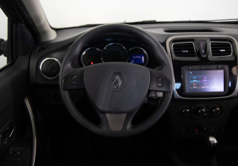 Подержанный автомобиль Renault Logan Sedan 2016 года (10 фото)