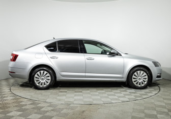 Подержанный автомобиль Skoda Octavia Liftback 2017 года (4 фото)