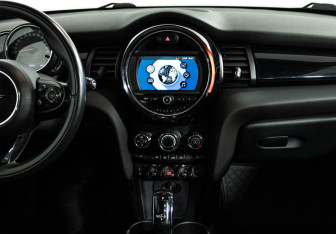 Подержанный автомобиль MINI Hatch 2018 года (14 фото)