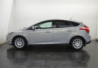 Подержанный автомобиль Ford Focus Hatchback 2012 года (8 фото)