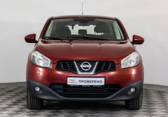 Подержанный автомобиль Nissan Qashqai 2013 года (2 фото)