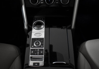 Подержанный автомобиль Land Rover Discovery 2017 года (12 фото)