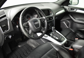 Подержанный автомобиль Audi Q5 2012 года (9 фото)