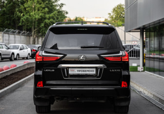 Подержанный автомобиль Lexus LX 2016 года (7 фото)