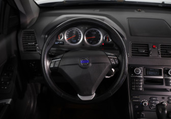 Подержанный автомобиль Volvo XC90 2012 года (10 фото)