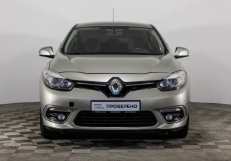 Подержанный автомобиль Renault Fluence 2014 года (2 фото)