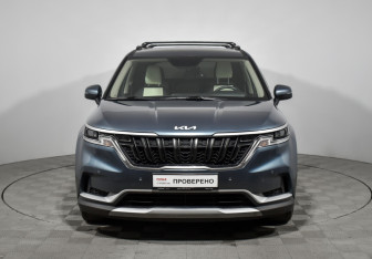 Подержанный автомобиль Kia Carnival 2021 года (2 фото)