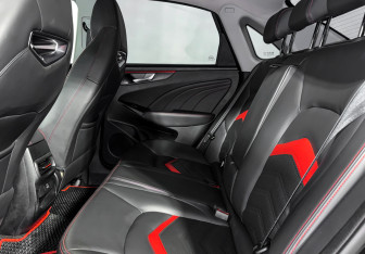 Подержанный автомобиль Kaiyi E5 2023 года (13 фото)