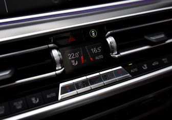 Подержанный автомобиль BMW X6 2022 года (14 фото)