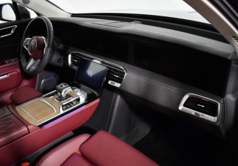 Подержанный автомобиль Hongqi E-HS9 2021 года (15 фото)