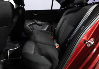 Подержанный автомобиль Skoda Rapid Liftback 2017 года (10 фото)