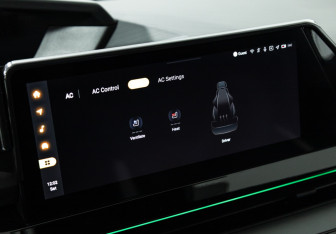 Подержанный автомобиль Changan UNI-V 2023 года (21 фото)