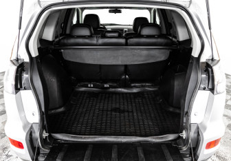 Подержанный автомобиль Mitsubishi Outlander 2011 года (18 фото)