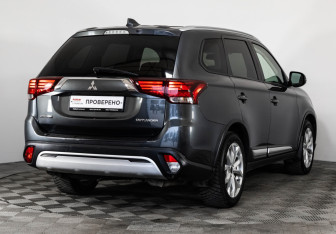 Подержанный автомобиль Mitsubishi Outlander 2019 года (5 фото)