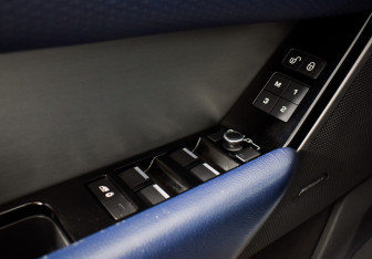 Подержанный автомобиль Land Rover Range Rover Velar 2018 года (19 фото)