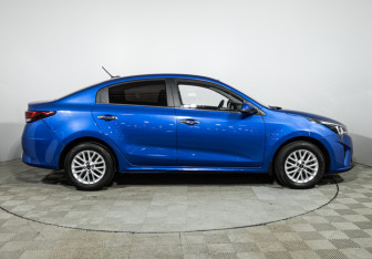 Подержанный автомобиль Kia Rio Sedan 2021 года (4 фото)