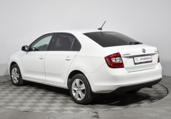 Подержанный автомобиль Skoda Rapid Liftback 2019 года (7 фото)