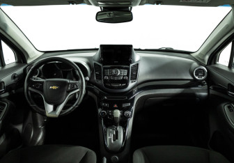 Подержанный автомобиль Chevrolet Orlando 2014 года (13 фото)