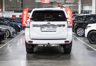 Подержанный автомобиль Toyota Land Cruiser Prado 2014 года (6 фото)
