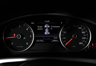 Подержанный автомобиль Volkswagen Touareg 2016 года (11 фото)