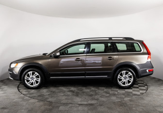 Подержанный автомобиль Volvo XC70 2014 года (8 фото)