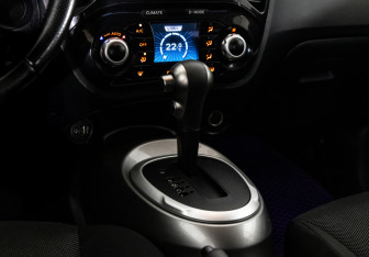 Подержанный автомобиль Nissan Juke 2012 года (12 фото)