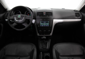 Подержанный автомобиль Skoda Yeti 2012 года (10 фото)