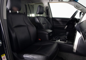 Подержанный автомобиль Toyota Land Cruiser Prado 2010 года (11 фото)