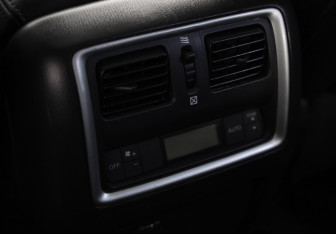 Подержанный автомобиль Infiniti JX 2013 года (18 фото)