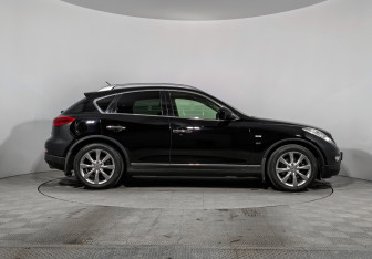 Подержанный автомобиль Infiniti QX50 2013 года (4 фото)