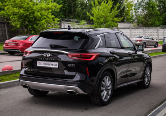 Подержанный автомобиль Infiniti QX50 2018 года (6 фото)
