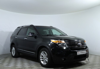 Подержанный автомобиль Ford Explorer 2013 года (3 фото)