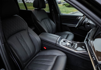 Подержанный автомобиль BMW X7 2023 года (26 фото)