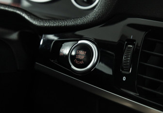 Подержанный автомобиль BMW X3 2015 года (16 фото)