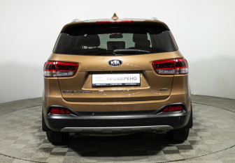 Подержанный автомобиль Kia Sorento 2017 года (6 фото)